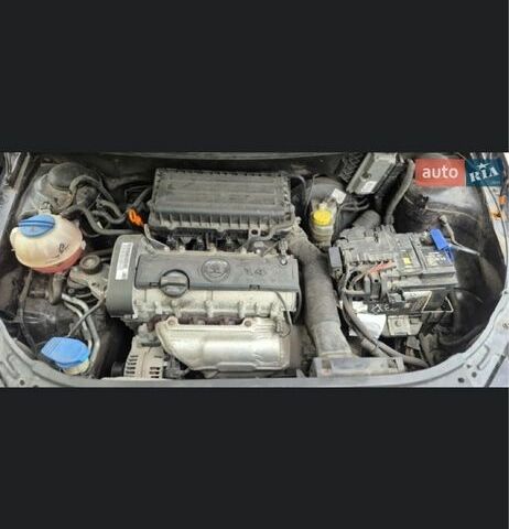 Красный Шкода Румстер, объемом двигателя 1.4 л и пробегом 49 тыс. км за 6700 $, фото 4 на Automoto.ua