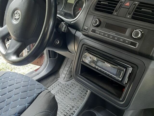 Червоний Шкода Румстер, об'ємом двигуна 1.4 л та пробігом 200 тис. км за 5600 $, фото 7 на Automoto.ua