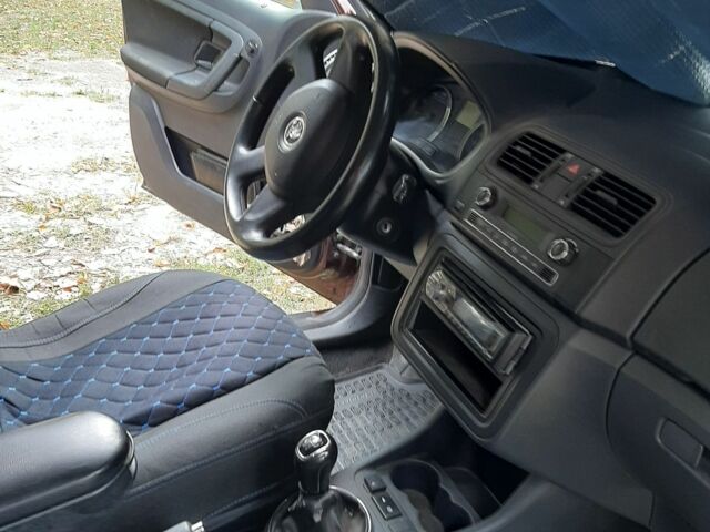 Червоний Шкода Румстер, об'ємом двигуна 1.4 л та пробігом 200 тис. км за 5600 $, фото 4 на Automoto.ua