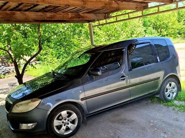 Серый Шкода Румстер, объемом двигателя 1.4 л и пробегом 100 тыс. км за 7000 $, фото 4 на Automoto.ua