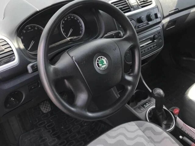 Серый Шкода Румстер, объемом двигателя 1.6 л и пробегом 180 тыс. км за 6200 $, фото 4 на Automoto.ua