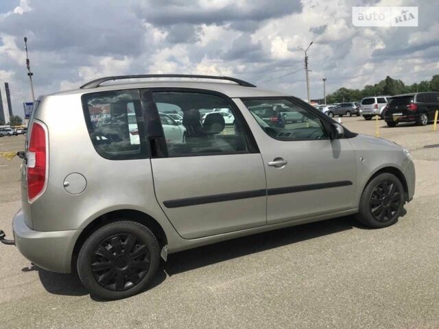 Серый Шкода Румстер, объемом двигателя 1.6 л и пробегом 180 тыс. км за 6200 $, фото 2 на Automoto.ua