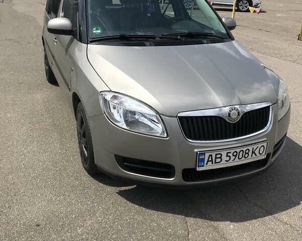 Серый Шкода Румстер, объемом двигателя 1.6 л и пробегом 180 тыс. км за 6550 $, фото 3 на Automoto.ua