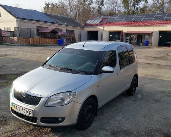 Серый Шкода Румстер, объемом двигателя 1.6 л и пробегом 228 тыс. км за 4300 $, фото 4 на Automoto.ua