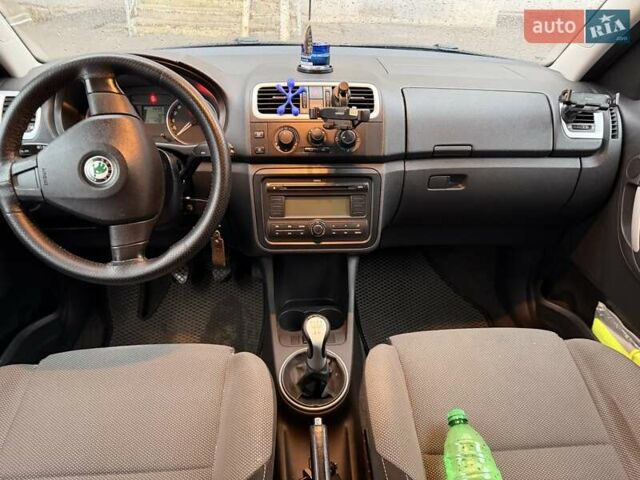 Серый Шкода Румстер, объемом двигателя 1.6 л и пробегом 314 тыс. км за 7300 $, фото 4 на Automoto.ua
