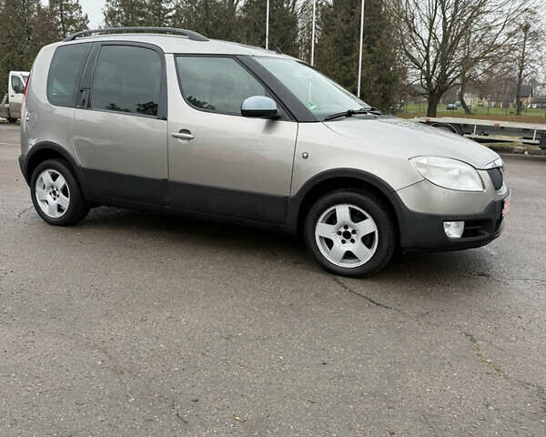 Серый Шкода Румстер, объемом двигателя 1.4 л и пробегом 193 тыс. км за 5300 $, фото 1 на Automoto.ua