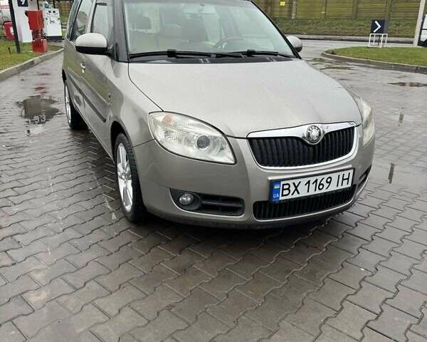 Сірий Шкода Румстер, об'ємом двигуна 1.6 л та пробігом 217 тис. км за 5499 $, фото 3 на Automoto.ua