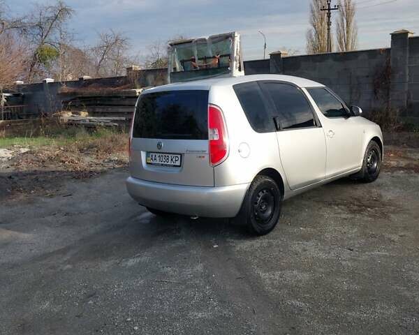 Серый Шкода Румстер, объемом двигателя 1.6 л и пробегом 228 тыс. км за 4300 $, фото 3 на Automoto.ua