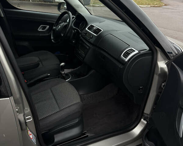 Серый Шкода Румстер, объемом двигателя 1.4 л и пробегом 193 тыс. км за 5300 $, фото 21 на Automoto.ua