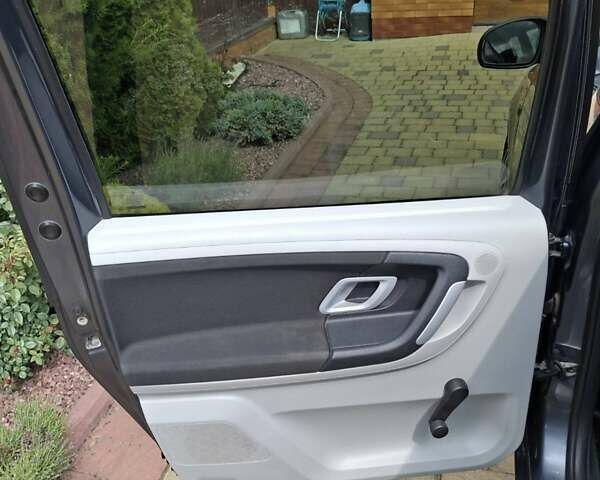 Серый Шкода Румстер, объемом двигателя 1.39 л и пробегом 169 тыс. км за 4950 $, фото 4 на Automoto.ua