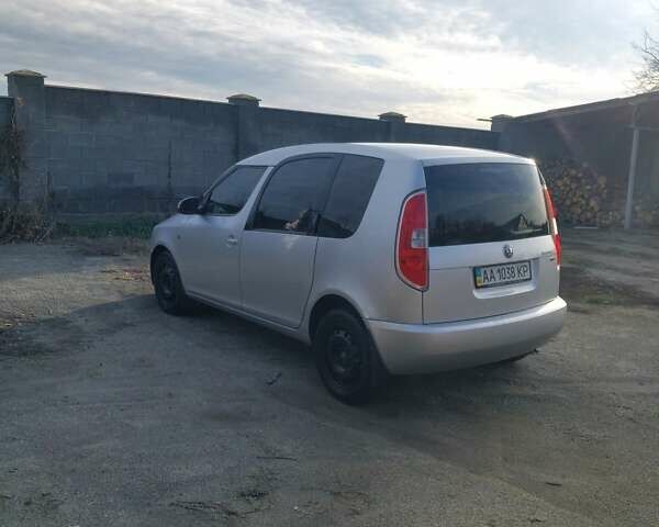 Серый Шкода Румстер, объемом двигателя 1.6 л и пробегом 228 тыс. км за 4300 $, фото 1 на Automoto.ua