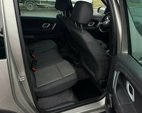 Серый Шкода Румстер, объемом двигателя 1.4 л и пробегом 193 тыс. км за 5300 $, фото 19 на Automoto.ua