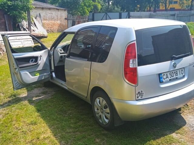 Серый Шкода Румстер, объемом двигателя 1.4 л и пробегом 160 тыс. км за 4200 $, фото 3 на Automoto.ua