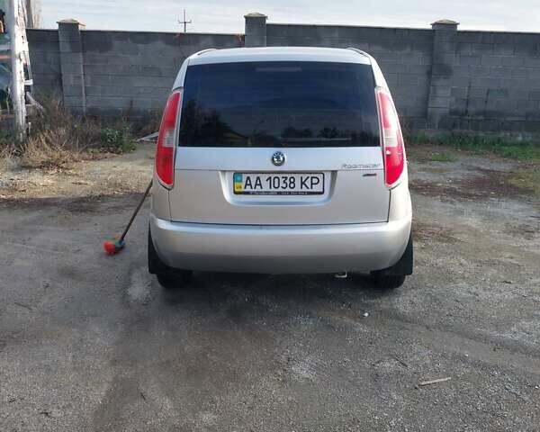 Серый Шкода Румстер, объемом двигателя 1.6 л и пробегом 228 тыс. км за 4300 $, фото 2 на Automoto.ua