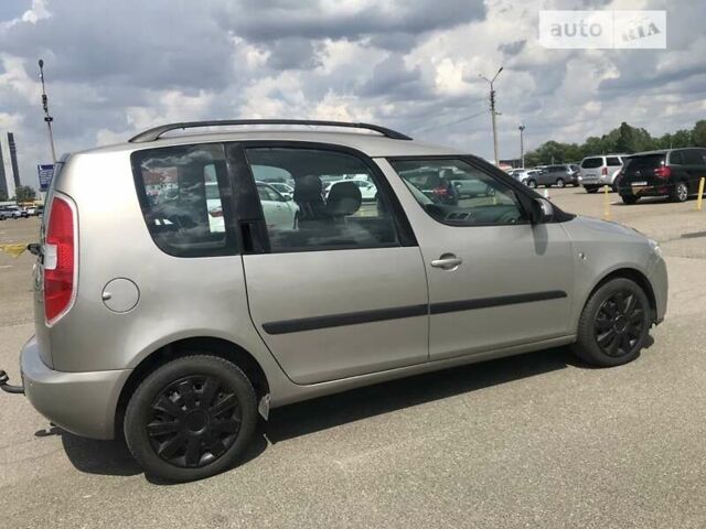 Серый Шкода Румстер, объемом двигателя 1.6 л и пробегом 180 тыс. км за 6550 $, фото 2 на Automoto.ua