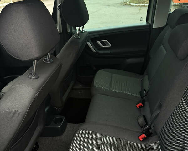 Серый Шкода Румстер, объемом двигателя 1.4 л и пробегом 193 тыс. км за 5300 $, фото 18 на Automoto.ua