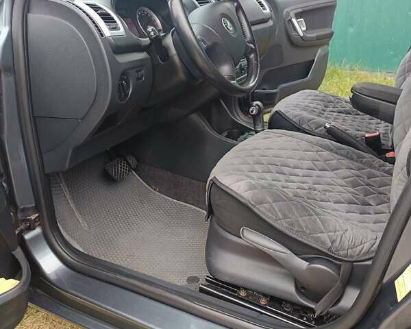 Серый Шкода Румстер, объемом двигателя 1.6 л и пробегом 251 тыс. км за 5800 $, фото 4 на Automoto.ua