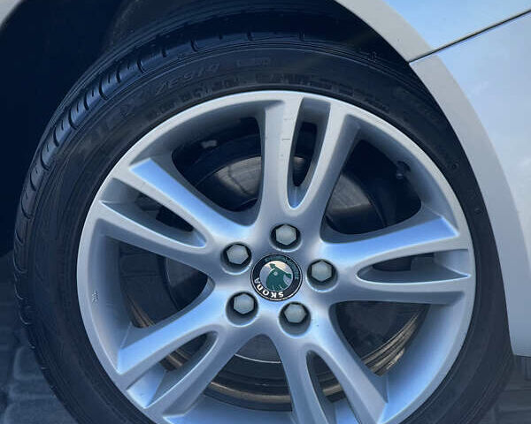 Серый Шкода Румстер, объемом двигателя 1.4 л и пробегом 205 тыс. км за 5600 $, фото 13 на Automoto.ua