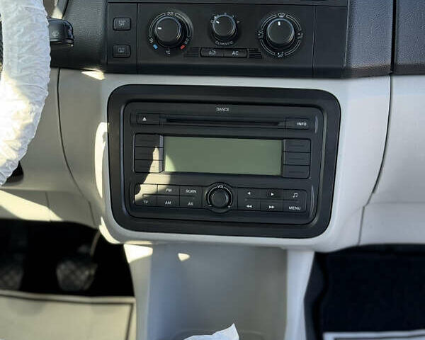 Серый Шкода Румстер, объемом двигателя 1.4 л и пробегом 205 тыс. км за 5600 $, фото 9 на Automoto.ua