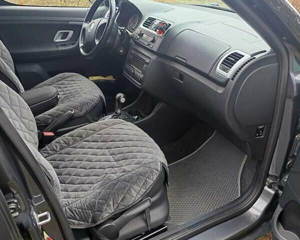 Серый Шкода Румстер, объемом двигателя 1.6 л и пробегом 251 тыс. км за 5800 $, фото 3 на Automoto.ua