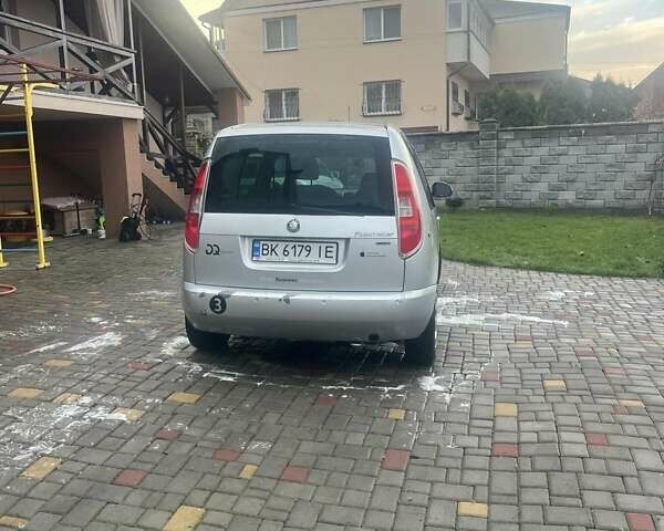 Серый Шкода Румстер, объемом двигателя 1.6 л и пробегом 310 тыс. км за 4800 $, фото 2 на Automoto.ua