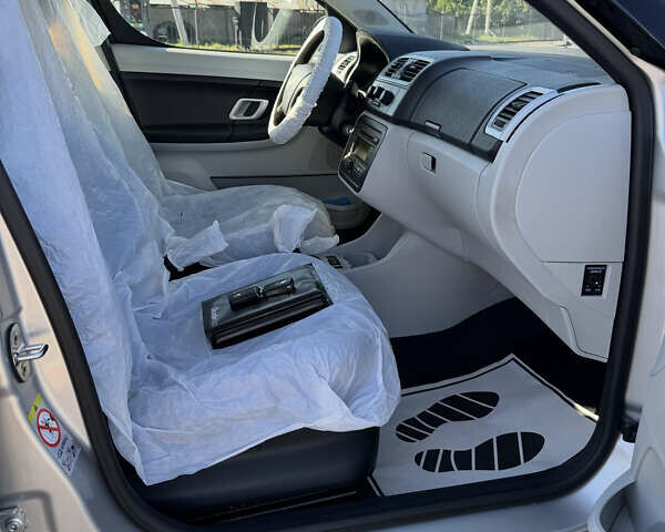 Серый Шкода Румстер, объемом двигателя 1.4 л и пробегом 205 тыс. км за 5600 $, фото 5 на Automoto.ua