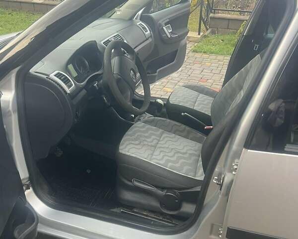 Серый Шкода Румстер, объемом двигателя 1.6 л и пробегом 310 тыс. км за 4800 $, фото 7 на Automoto.ua