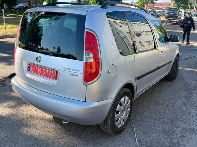 Серый Шкода Румстер, объемом двигателя 1.6 л и пробегом 206 тыс. км за 5200 $, фото 2 на Automoto.ua