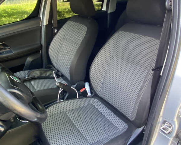 Серый Шкода Румстер, объемом двигателя 1.6 л и пробегом 308 тыс. км за 5400 $, фото 26 на Automoto.ua