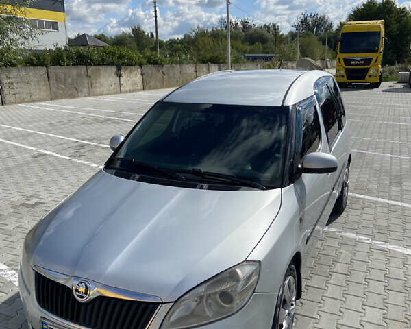 Серый Шкода Румстер, объемом двигателя 1.6 л и пробегом 308 тыс. км за 5400 $, фото 1 на Automoto.ua