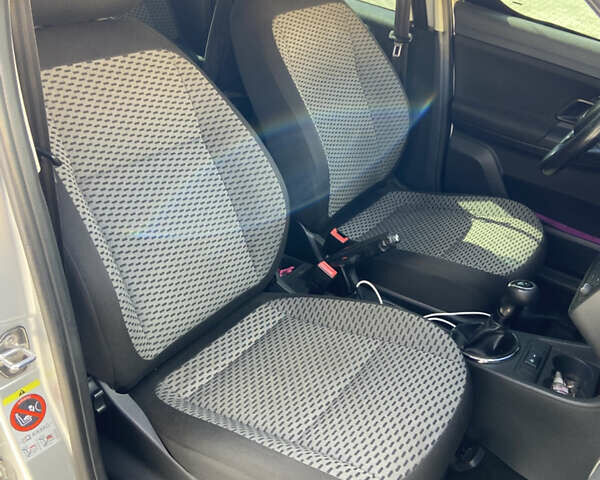 Серый Шкода Румстер, объемом двигателя 1.6 л и пробегом 308 тыс. км за 5400 $, фото 7 на Automoto.ua