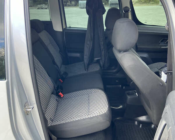 Серый Шкода Румстер, объемом двигателя 1.6 л и пробегом 308 тыс. км за 5400 $, фото 3 на Automoto.ua