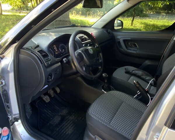 Серый Шкода Румстер, объемом двигателя 1.6 л и пробегом 308 тыс. км за 5400 $, фото 24 на Automoto.ua