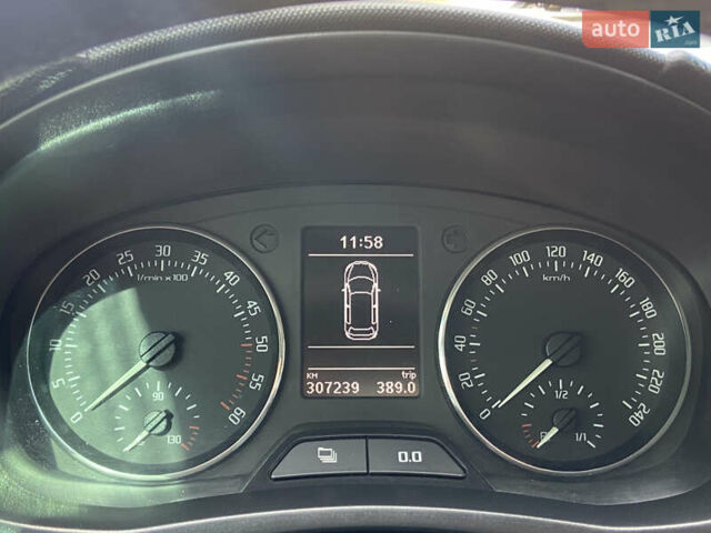 Серый Шкода Румстер, объемом двигателя 1.6 л и пробегом 308 тыс. км за 5400 $, фото 11 на Automoto.ua