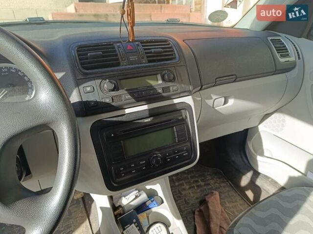 Серый Шкода Румстер, объемом двигателя 1.39 л и пробегом 218 тыс. км за 4800 $, фото 8 на Automoto.ua