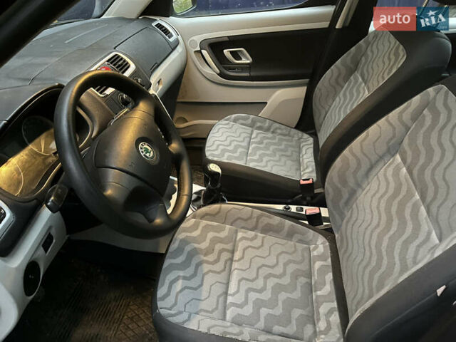 Сірий Шкода Румстер, об'ємом двигуна 1.42 л та пробігом 221 тис. км за 4500 $, фото 4 на Automoto.ua