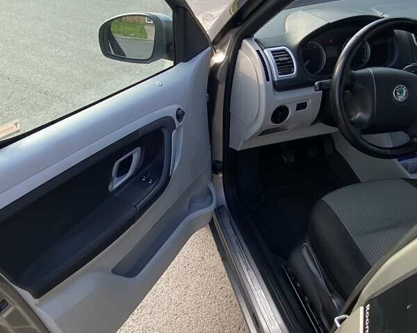 Серый Шкода Румстер, объемом двигателя 1.4 л и пробегом 181 тыс. км за 4800 $, фото 21 на Automoto.ua