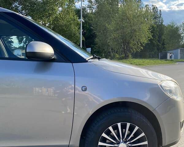 Серый Шкода Румстер, объемом двигателя 1.4 л и пробегом 181 тыс. км за 4800 $, фото 16 на Automoto.ua