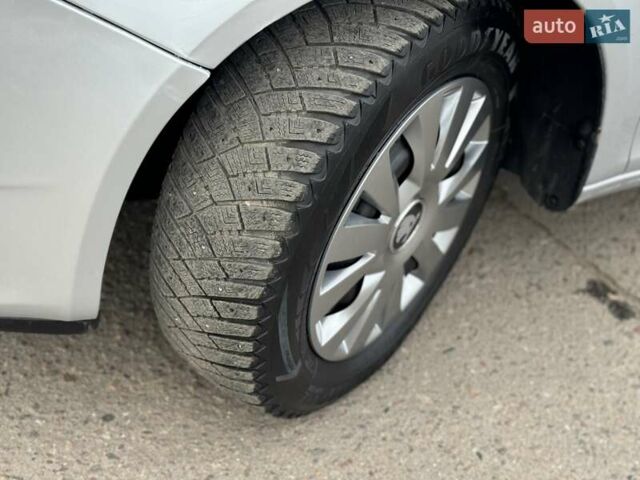 Серый Шкода Румстер, объемом двигателя 1.2 л и пробегом 213 тыс. км за 5200 $, фото 73 на Automoto.ua