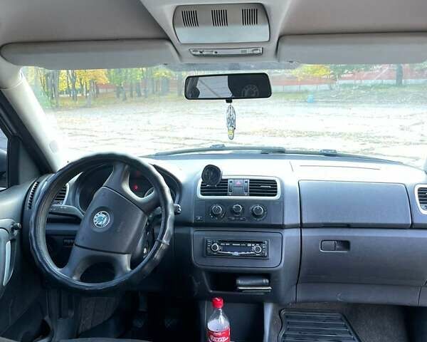 Серый Шкода Румстер, объемом двигателя 1.4 л и пробегом 290 тыс. км за 4600 $, фото 4 на Automoto.ua
