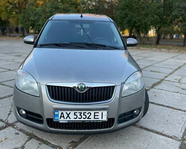 Серый Шкода Румстер, объемом двигателя 1.4 л и пробегом 290 тыс. км за 4600 $, фото 6 на Automoto.ua