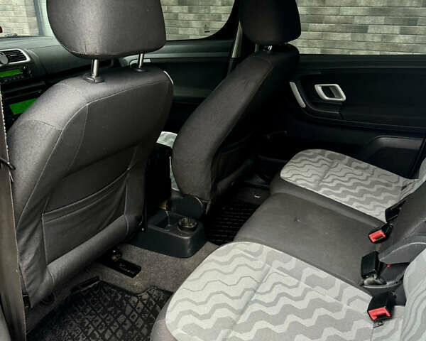 Шкода Румстер 2009 у Ужгороді на Automoto.ua Сірий Шкода Румстер, об'ємом двигуна 1.9 л та пробігом 299 тис. км за 3999 $, фото 25 на Automoto.ua