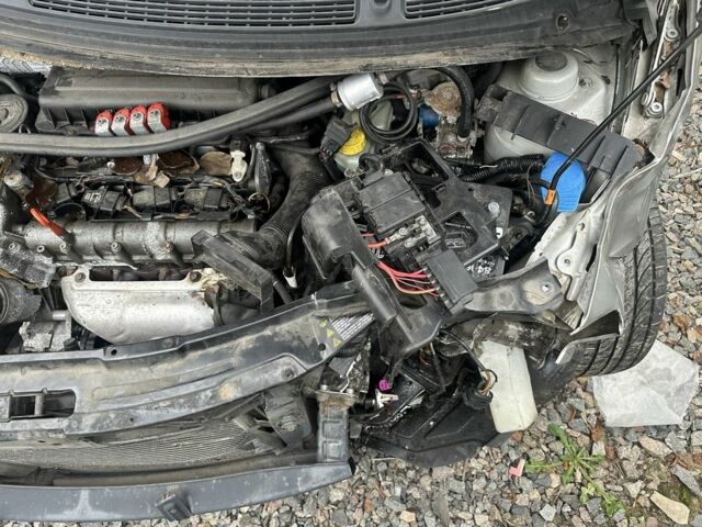 Серый Шкода Румстер, объемом двигателя 1.6 л и пробегом 300 тыс. км за 1750 $, фото 5 на Automoto.ua