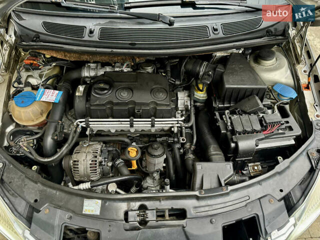 Шкода Румстер 2009 у Ужгороді на Automoto.ua Сірий Шкода Румстер, об'ємом двигуна 1.9 л та пробігом 299 тис. км за 3999 $, фото 26 на Automoto.ua