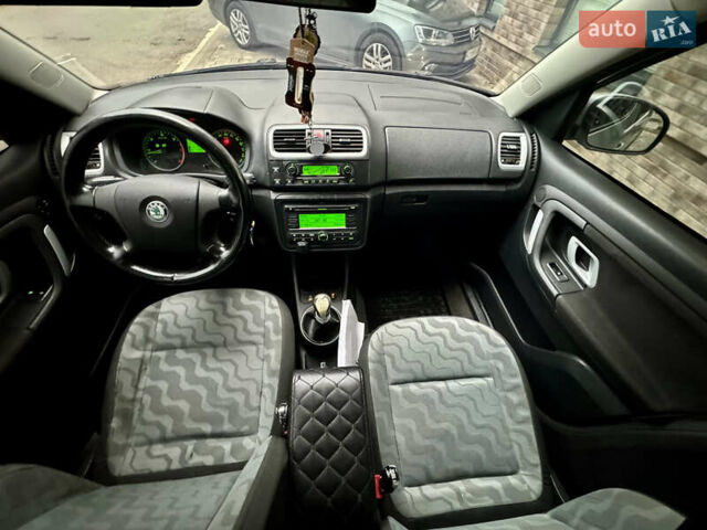 Шкода Румстер 2009 у Ужгороді на Automoto.ua Сірий Шкода Румстер, об'ємом двигуна 1.9 л та пробігом 299 тис. км за 3999 $, фото 27 на Automoto.ua