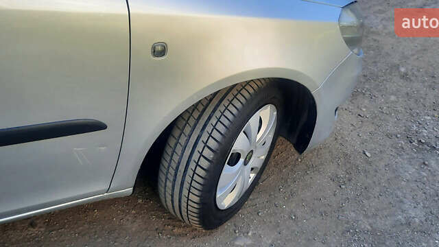 Сірий Шкода Румстер, об'ємом двигуна 1.6 л та пробігом 295 тис. км за 5400 $, фото 9 на Automoto.ua