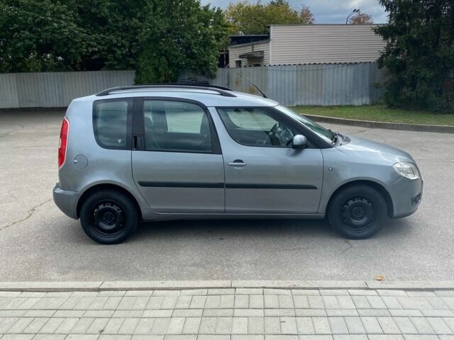 Серый Шкода Румстер, объемом двигателя 1.4 л и пробегом 245 тыс. км за 5200 $, фото 3 на Automoto.ua