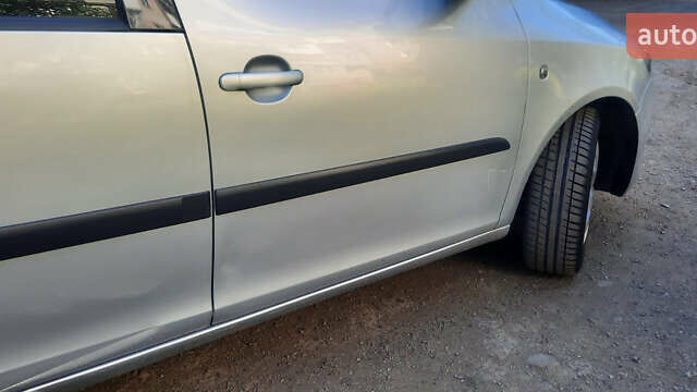 Сірий Шкода Румстер, об'ємом двигуна 1.6 л та пробігом 295 тис. км за 5400 $, фото 7 на Automoto.ua