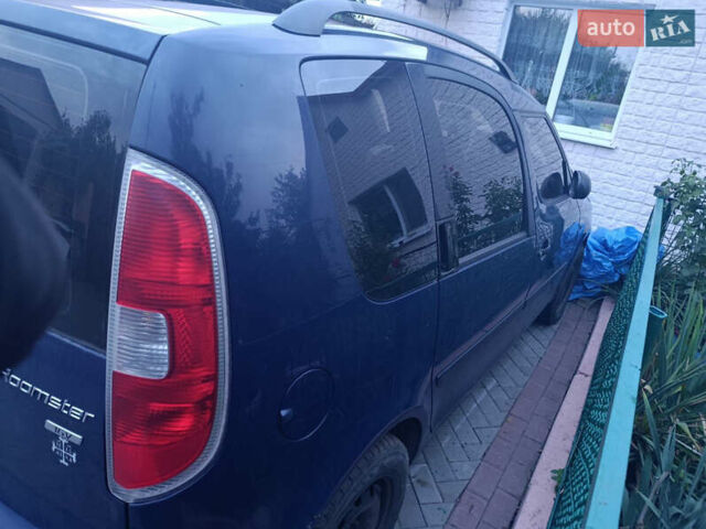 Синий Шкода Румстер, объемом двигателя 1.4 л и пробегом 300 тыс. км за 2000 $, фото 3 на Automoto.ua