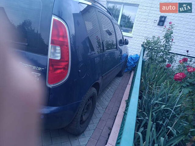 Синий Шкода Румстер, объемом двигателя 1.4 л и пробегом 300 тыс. км за 2000 $, фото 2 на Automoto.ua
